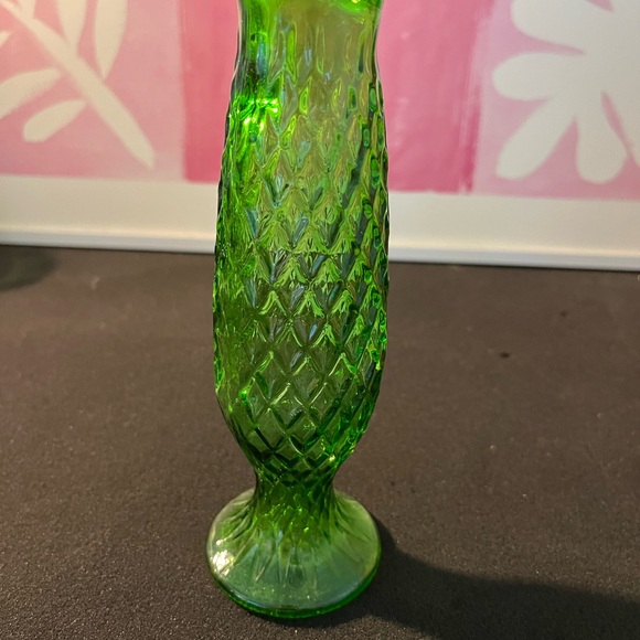 Vintage E O Brody co 8x2 Kelly green vase - Picture 2 of 5
